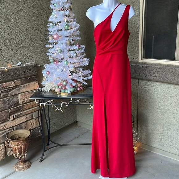 F028 Windsor Red Formal Gown (Size Medium) ❤️ - Picture 1 of 12